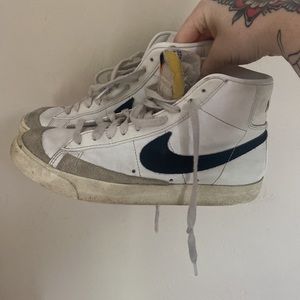 Nike women’s blazers size 8